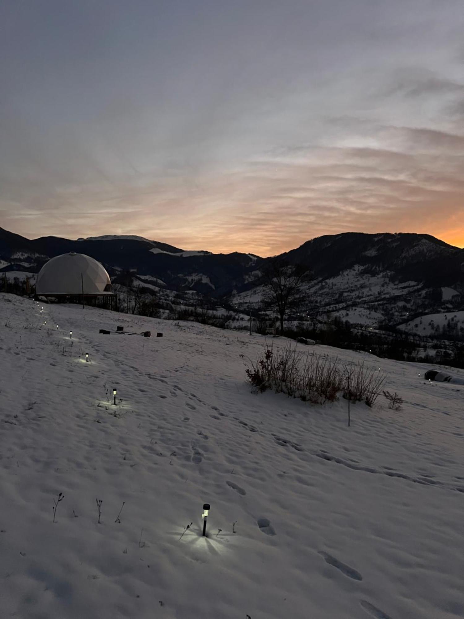 Starry Dome - Manta'S Retreat Glamping Cornereva Hotel Ngoại thất bức ảnh